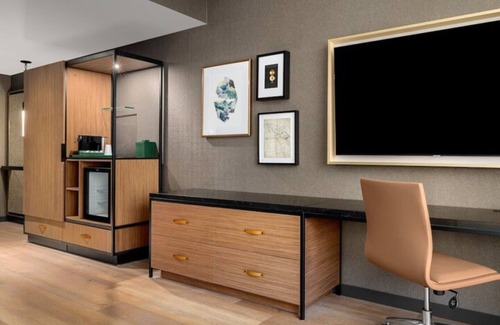 Downtown Vancouver House | Luxury boutique Rooms located in the heart of the Vancouver Waterfront Park