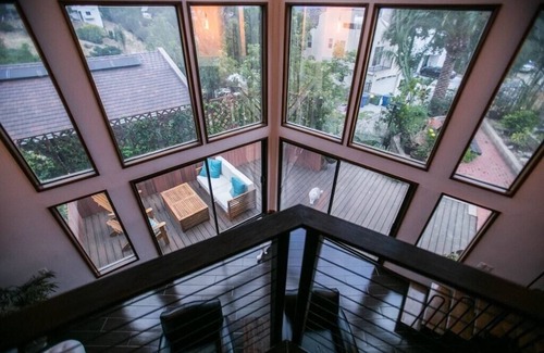 Los Angeles House | Luxury Box Canyon House Hot Tub, Hiking Trails, EV Charger, Close to Restaurants