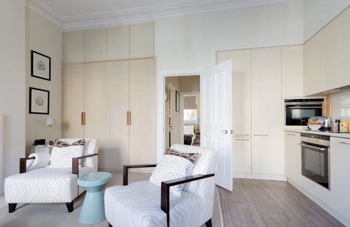 Redcliffe Apartment | Luxury | Bright & Quiet Flat | Chelsea | Earls Court | Fulham Road