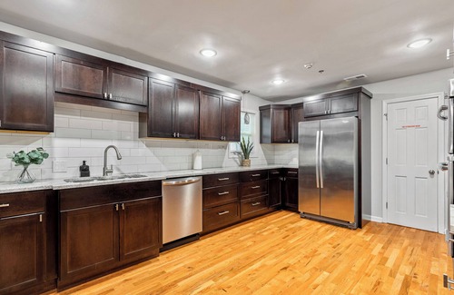 Inman House | Luxury Brooks Retreat – 7BR 9BA, WiFi, Chef's Kitchen, Workspace, Outdoor Oasis!