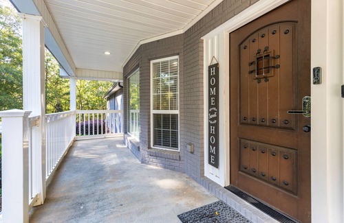 Inman House | Luxury Brooks Retreat – 7BR 9BA, WiFi, Chef's Kitchen, Workspace, Outdoor Oasis!
