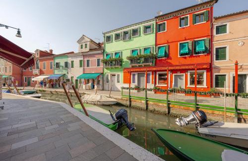 Burano Apartment | Luxury Burano Penthouse with Lagoon View Terrace