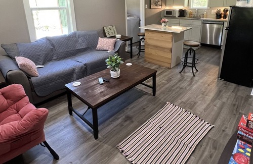 Roland Cottage | Luxury cabin close to State Parks!