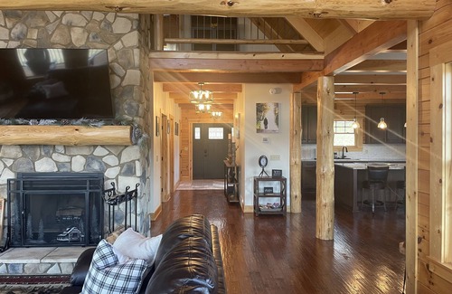 Logan Cabin | Luxury Cabin in the Hocking Hills on 10 private acres