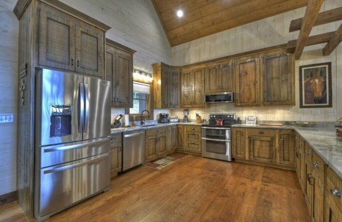 Ridgeline Vistas Cabin | Luxury Cabin | Stunning Mtn Views | Hot Tub