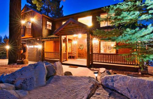 Moonridge House | Luxury Cabin-Walk to Bear Mountain Resort, Trails & Golf