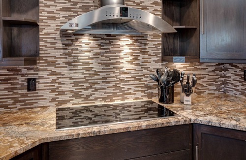 Tahoe Village Cabin | Luxury Cabin - Walk to Stagecoach Lift - Hot Tub - Mountain Views - Dogs Allowed