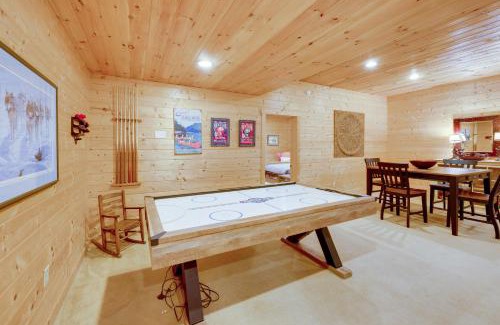 Sapphire House | Luxury Cabin with Deck Less Than 5 Miles to Sapphire Valley!