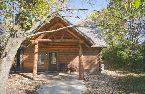 Millersburg Cabin | Luxury Cabin with Kitchen, Fireplace, Living Room. Sleeps up to 8