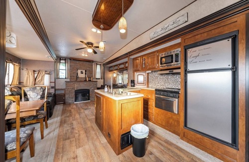 Miller Beach Apartment | Luxury Camper in Dunes | Grill + Fire Pit