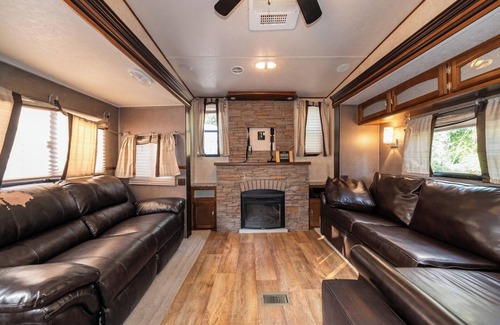 Miller Beach Apartment | Luxury Camper in Dunes | Grill + Fire Pit