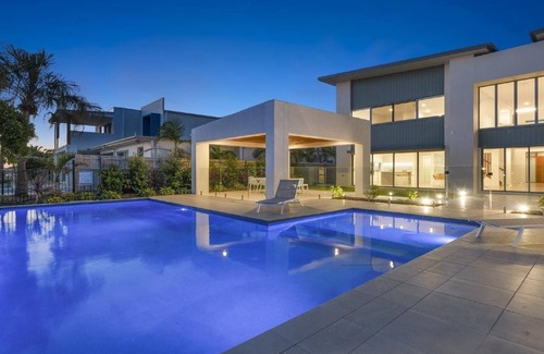 Banksia Beach House | Luxury Canal Holiday House, Raptor Pde Banksia Bea