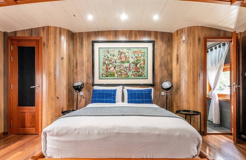 Canary Wharf Boat Rental | Luxury Canary Wharf House Boat Room 2