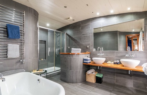 Canary Wharf Boat Rental | Luxury Canary Wharf House Boat