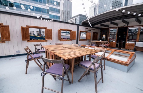 Canary Wharf Boat Rental | Luxury Canary Wharf House Boat