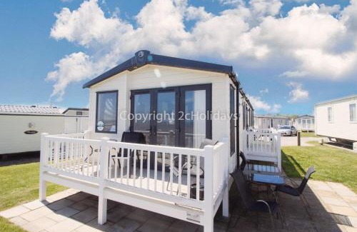 Hopton on Sea Other | Luxury Caravan Boasting Full Sea Views At Hopton Holiday Park Ref 80041S