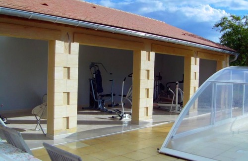 Journiac Cabin | Luxury caravan for 6 people - private swimming pool!