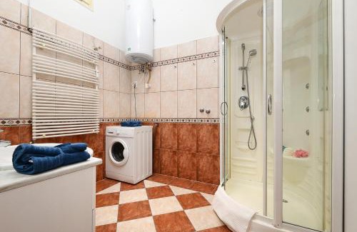 Jozsefvaros Apartment | Luxury Central Residence R162