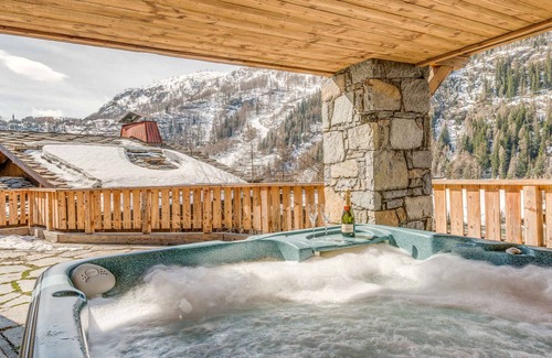 Les Brevieres Ski Chalet | Luxury Chalet ZANSKAR in Tignes - 180m², 6 Bedrooms, 6 Bathrooms, Jacuzzi