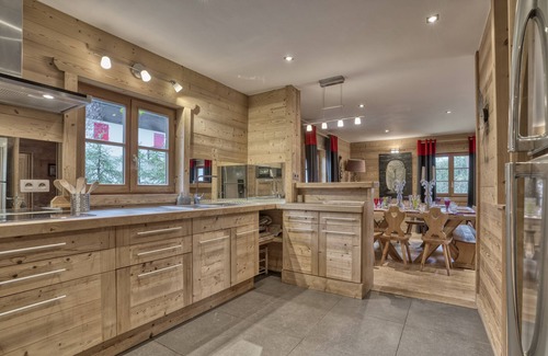 Megeve Ski Chalet | Luxury Chalet 2 minutes from the ski lifts - ski back to the feet!