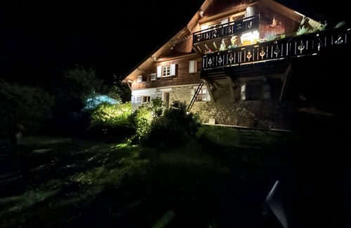Megeve Ski Chalet | Luxury Chalet 2 minutes from the ski lifts - ski back to the feet!