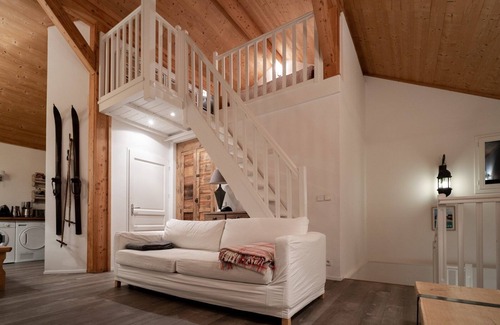 Vallandry House | Luxury chalet (8p). 4 bedrooms (1 loft), 2 bathrooms and a loft. In the centre of Vallandry, with ski-in & out