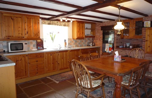 King's Lynn House | Luxury Character Barn With Private Indoor Heated Pool and Sky TV - Sleeps Max 16