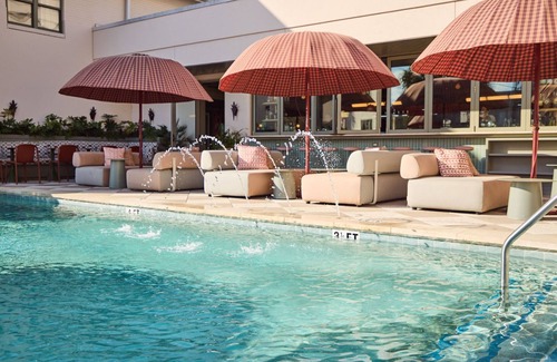 Charleston Historic District Apartment | Luxury Charleston Suite | Balcony + Spa Bath