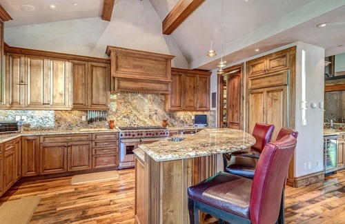 Aspen House | Luxury Chateau Waters: Only 2 Blocks to the Aspen Mountain Gondola with A/C!
