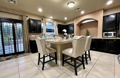 Enterprise House | Luxury, Cheerful & Spacious 5 Bedroom Home! Free P