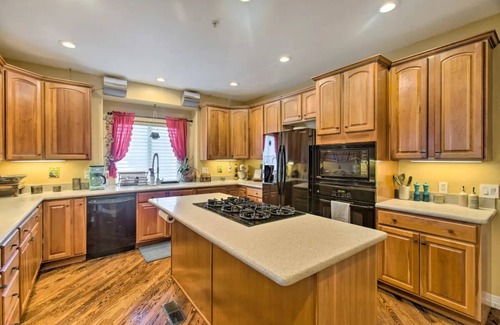 Cherry Creek Condo | Luxury Cherry Creek Retreat w/2 Patios in Affluent Neighborhood