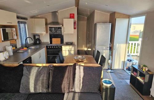 Streatham South House | Luxury Chichester caravan Seaside Retreat