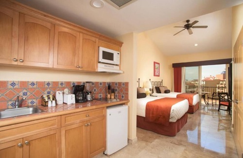 Flamingos Resort | Luxury Christmas room by the beach for you! Kitchenette, All resort amenities!