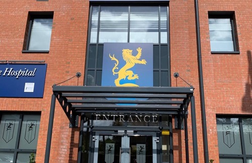 Belfast House | Luxury city 3 bedroom mews with free early check in close to Kingsbridge hosp.
