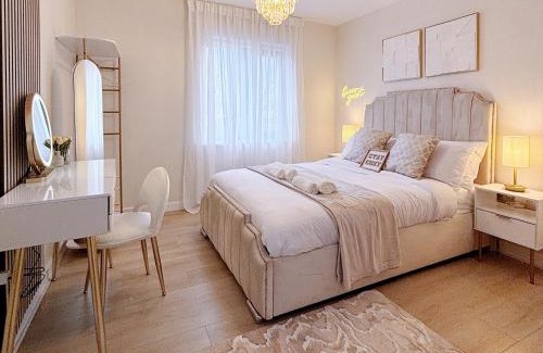 Leeds Apartment | Luxury City Apartment with Jacuzzi & Free Parking