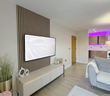Leeds Apartment | Luxury City Apartment with Jacuzzi & Free Parking