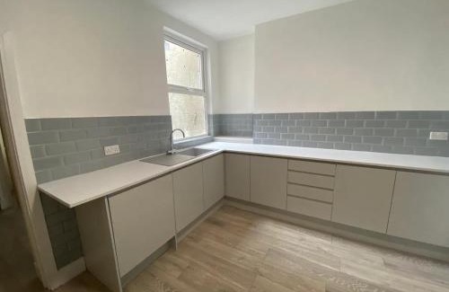 Uplands House | Luxury City Escape - Sea Views!