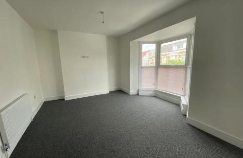 Uplands House | Luxury City Escape - Sea Views!