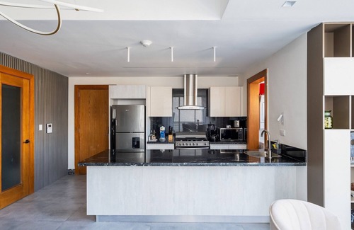 Evaristo Morales Condo | Luxury-CityCenter-1br-View-Pool-Downtown-Yellowkey