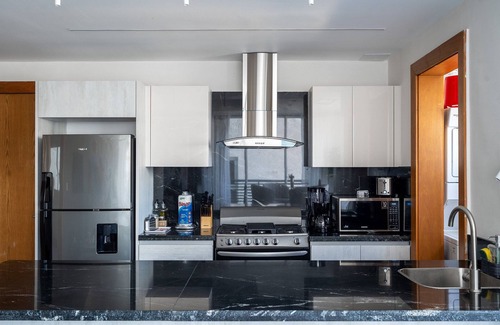 Evaristo Morales Condo | Luxury-CityCenter-1br-View-Pool-Downtown-Yellowkey