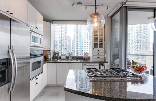 Coal Harbour Condo | Luxury Coal Harbour 2 bed 2 bath w/Stunning Views
