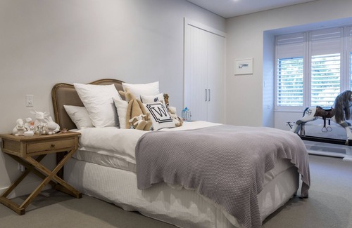 Mount Claremont House | Luxury Coastal Hamptons - 6 Bedrooms, 4 Baths, Large Pool & Parkland