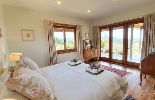 Kaeo Cabin | LUXURY COASTAL HOLIDAY HOME! Stunning Sea Views and Pool in the Bay of Islands