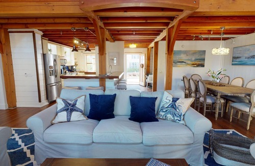 Town Landing House | Luxury Coastal Home w2 Living Rooms, Pool, Rooftop