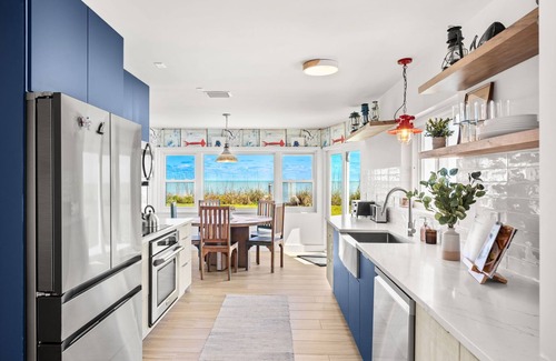 Melbourne Beach House | 🌊 Luxury Coastal House ON THE BEACH w/Oceanfront Pool & VIEWS!