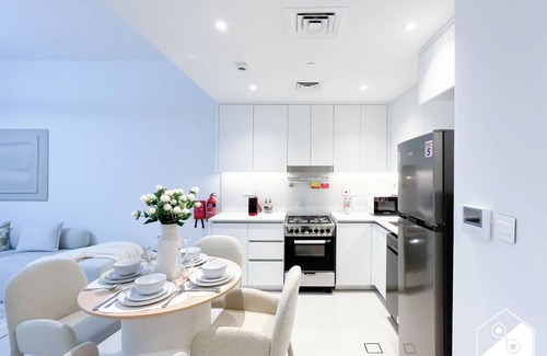 Jumeirah Apartment | Luxury & Comfort 1B at Al Jadeel 2 Jumeirah Living