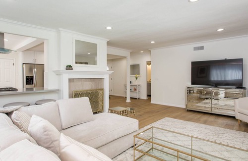 Warner Center House | Luxury, Completely Remodeled Home W/ Pool - 4BR / 3bath