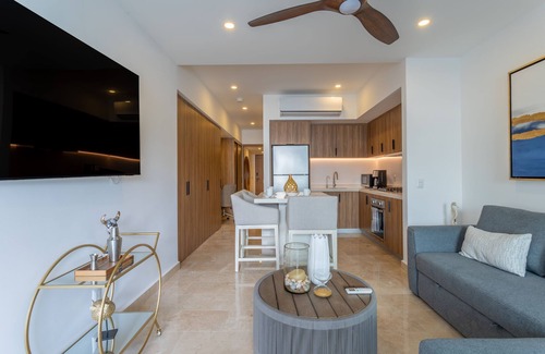 Lazaro Cardenas Condo | Luxury Condo 1BD beachfront, 8 pools at Harbor 171 1BD Condo for rent in North H