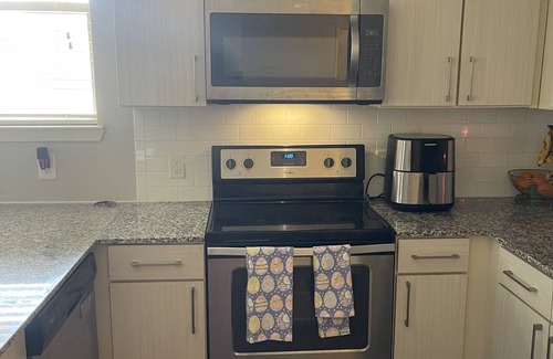 Fairburn Condo | Luxury condo 2bedroom/2full baths . 15 minutes from Atlanta airport. Fast food