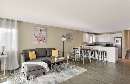 Morena Condo | Luxury Condo | 2BR | Balcony | Washer/Dryer | Pets